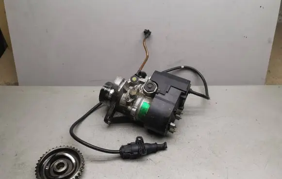 Mercedes-Benz C W202 Fuel injection high pressure pump 6040700001 6030750129