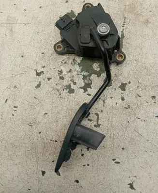 Nissan Note (E11) Accelerator throttle pedal 18002AX700 1867C