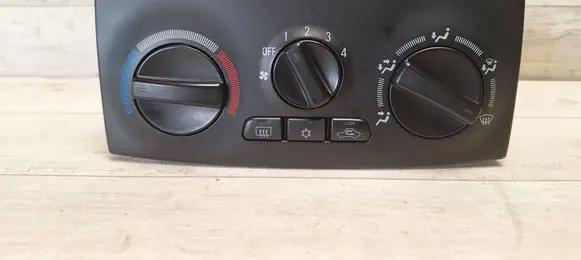 Mitsubishi Space Star Climate control unit MN140637