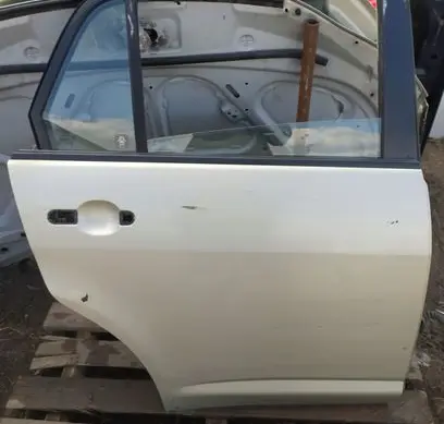 Nissan Tiida C11 Rear door