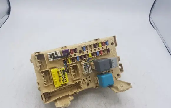 Toyota Corolla Verso E121 Fuse module 892210F020 4441712818