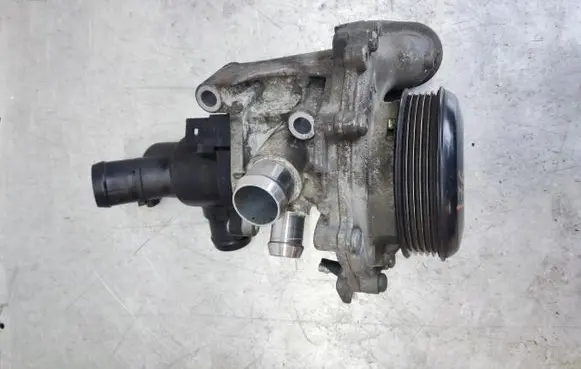 Mercedes-Benz A W176 Water pump A6512000501