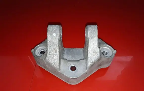 Nissan Qashqai Gearbox mounting bracket 038172