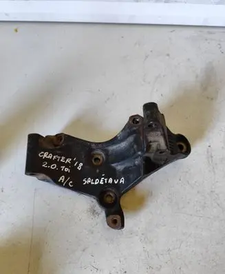 Volkswagen Crafter Engine mounting bracket 04L260089