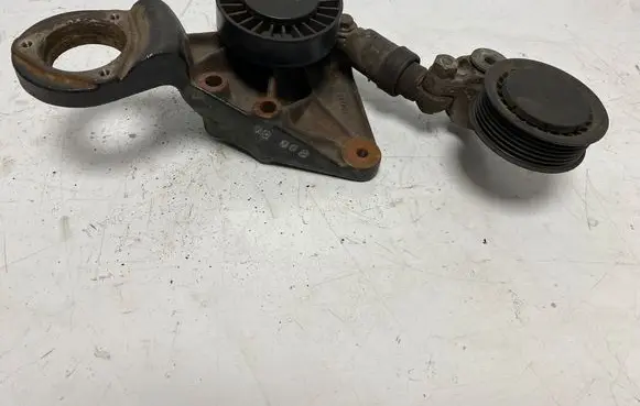 Volkswagen Transporter - Caravelle T4 Generator/alternator belt tensioner 074145283B