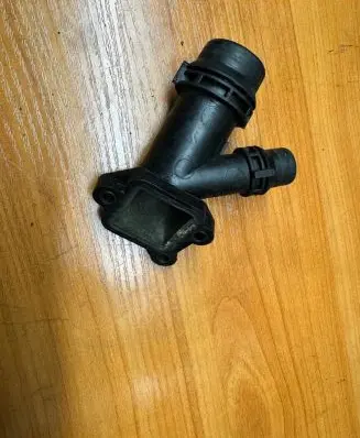 BMW 5 E60 E61 Engine coolant pipe/hose 2247744