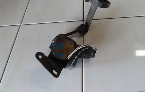 Toyota Avensis T250 Rear height level sensor lever 