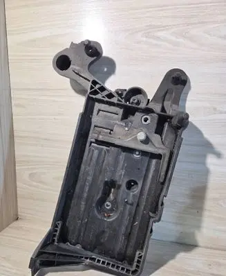 Volkswagen Golf VII Battery tray 5Q0915321H 5Q0915331J