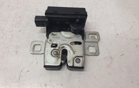Land Rover Range Rover Sport L320 Tailgate window lock/catch/latch FQR500040