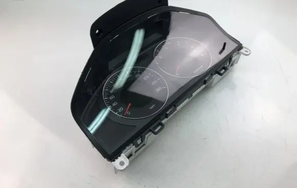 Volvo V70 Speedometer (instrument cluster) 31270899AA
