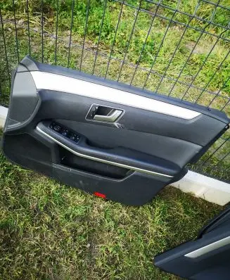 Mercedes-Benz E W212 Front door card panel trim 0008619351