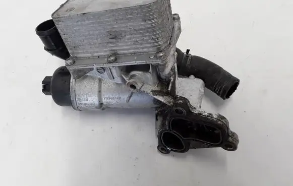 Oil filter mounting bracket