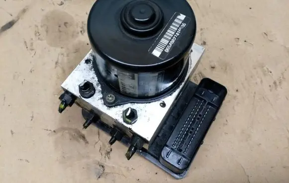 Volkswagen Golf IV ABS Pump 1C0907379K 10096003163 1J0614417D