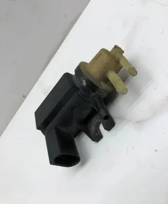 Volkswagen PASSAT B6 Vacuum valve 1K0906627A 06T289 70086800