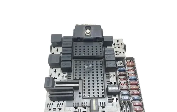 Volvo XC90 Fuse module 08696040