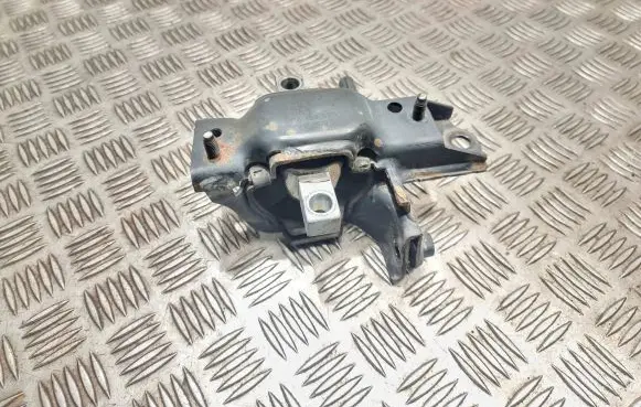 Volkswagen Cross Polo Engine mount bracket 6r0199555