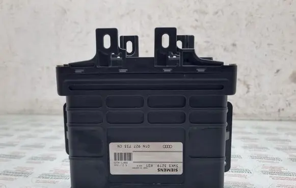 Volkswagen PASSAT B5 Gearbox control unit/module 01N927733CN