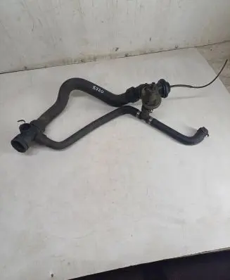 Volkswagen PASSAT B5.5 Engine coolant pipe/hose