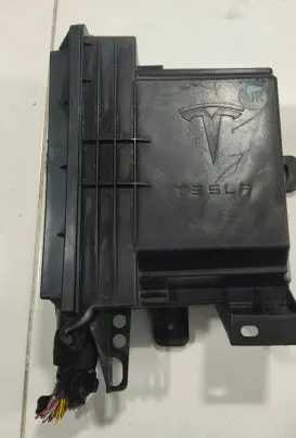 Tesla Model 3 Central console control unit 105835803C 0318AA0016281