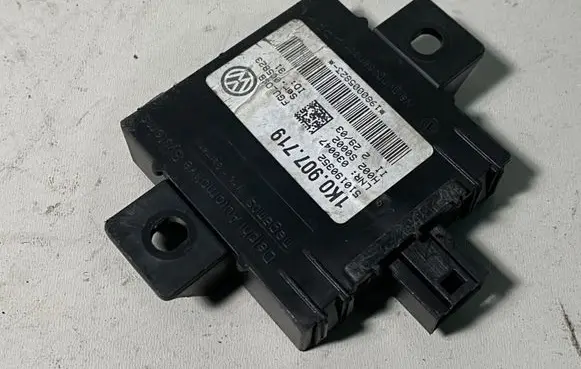 Volkswagen Golf V Alarm control unit/module 1K0907719