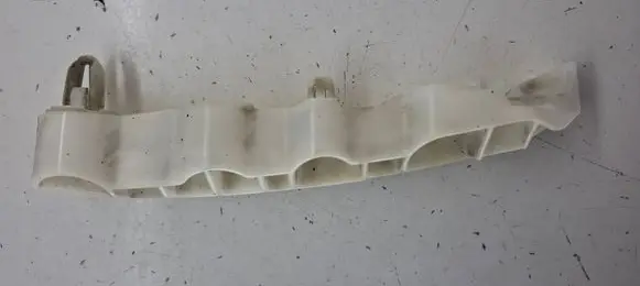 Front bumper mounting bracket