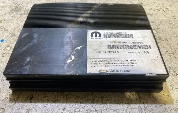 Dodge Challenger Sound amplifier 68425657AA TE1AA1708E08