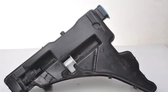 Audi A4 S4 B9 Windshield washer fluid reservoir/tank 8W0955451L