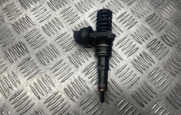 Skoda Octavia Mk2 (1Z) Fuel injector 038130073AG