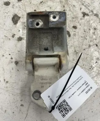 Volkswagen Transporter - Caravelle T5 Rear door upper hinge 7H0827151