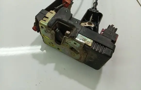 Opel Astra G Front door lock 90561150