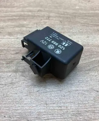 Volkswagen PASSAT B6 Seat heating relay 1Z0959772