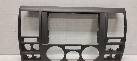 Volkswagen Transporter - Caravelle T5 Radio/GPS head unit trim 