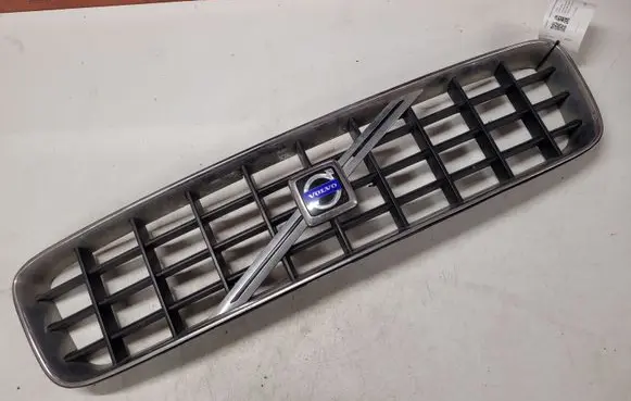 Volvo XC90 Front bumper upper radiator grill 8620641