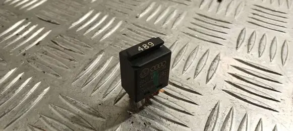 Volkswagen PASSAT B7 Other relay 6Q0951253