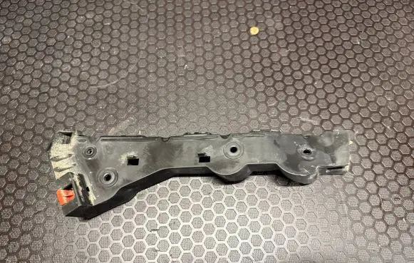 Opel Zafira B Front bumper mounting bracket F0913990