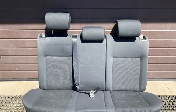 Volkswagen Golf V Second row seats 1K0885375