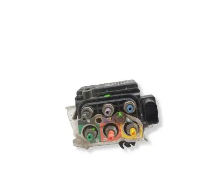 Porsche Cayenne (9PA) Air suspension valve block 15152400082