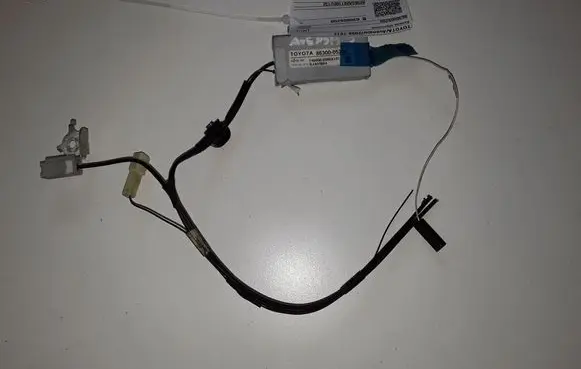Toyota Avensis T270 Aerial antenna amplifier 8630005200