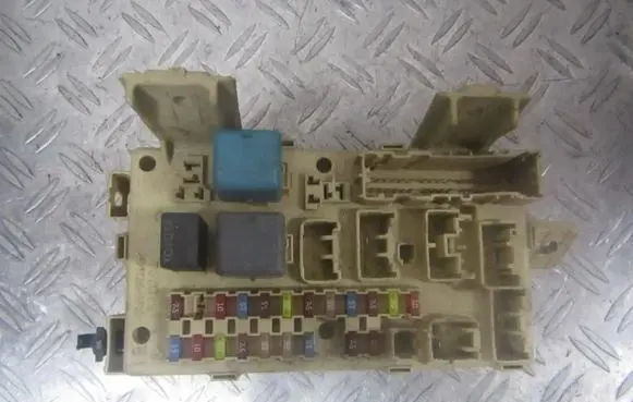 Toyota Avensis T250 Fuse box set 82641ca020f 82641-ca020-f