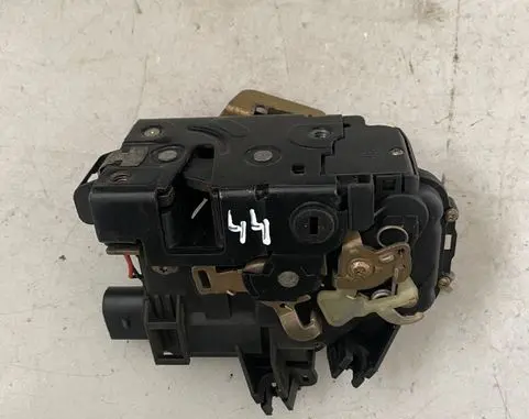 Audi A6 S6 C5 4B Front door lock PA6630FV