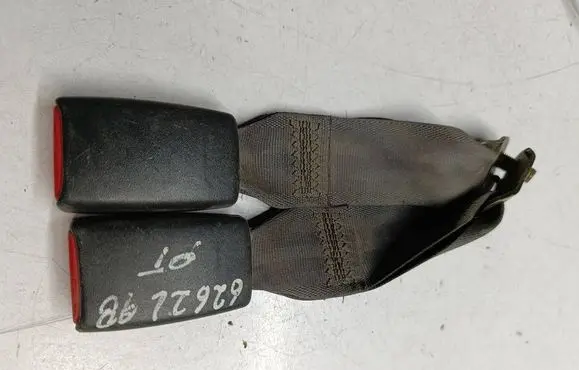 Mazda 626 Rear seatbelt buckle fawfawfawf856423