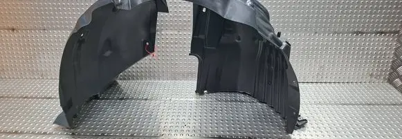 Front wheel arch liner splash guards
