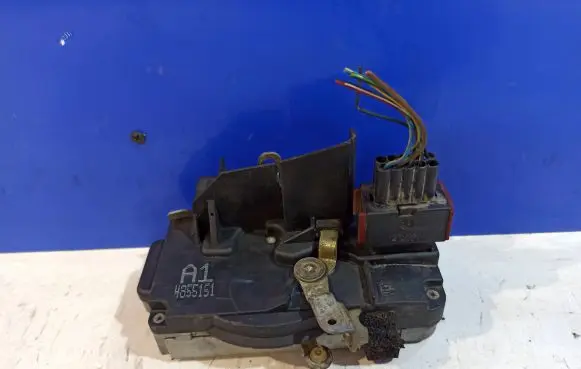 Saab 95 - 96 Coupe door lock (next to the handle) 4855151