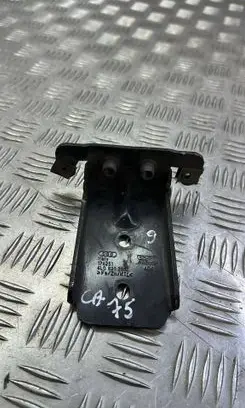 Audi Q7 4L Fender mounting bracket 4L0821293