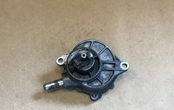Mercedes-Benz C W203 Vacuum pump A6462300165