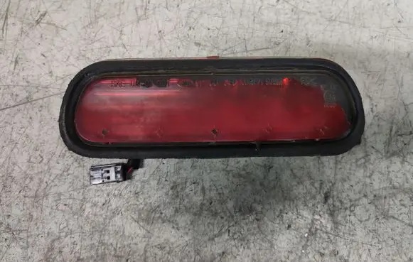 KIA Sorento Third/center stoplight
