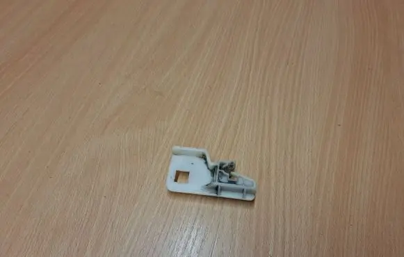 Headlight/headlamp mounting bracket