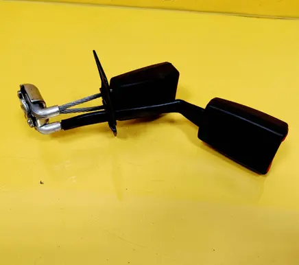 Rear seatbelt buckle