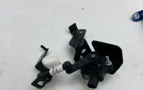 Ford Escort Headlight/headlamp level sensor H2415-225433-E