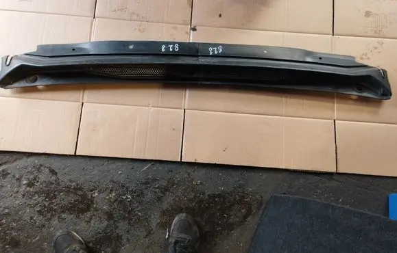 Citroen C4 I Picasso Wiper trim 9687793577